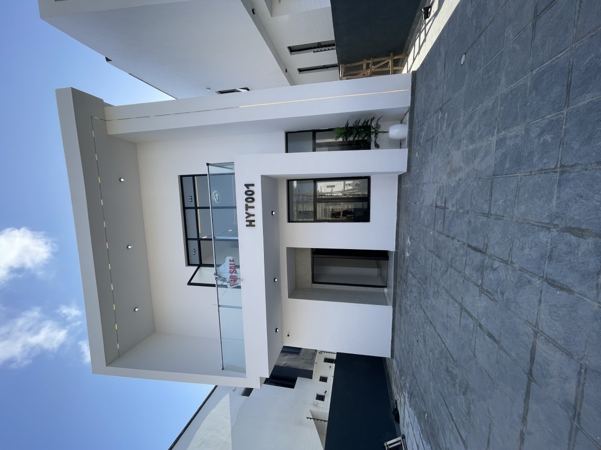 Luxurious 5 bedroom detached duplex with a pool,bq, gym/home office 