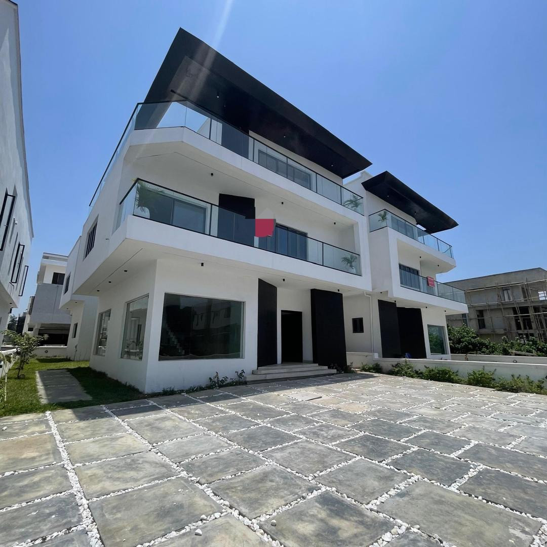Contemporary 5 bedroom fully detached duplex with bq, Cinema, rooftop terrace 