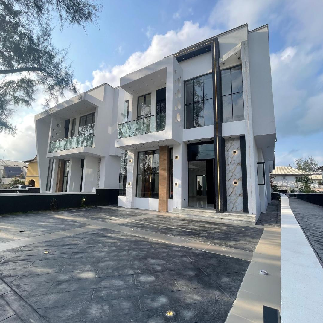 5 bedroom fully detached duplex with bq, pool, box room, rooftop 