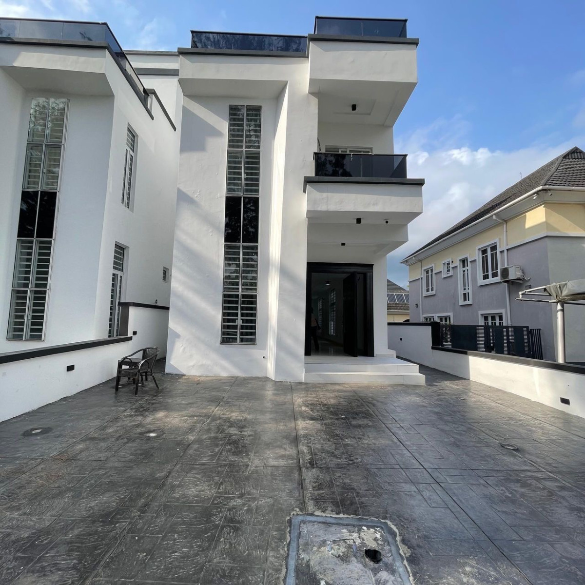 5 bedroom fully detached duplex with bq, pool, fully fitted kitchen, kitchenette, rooftop terrace, smart home features 