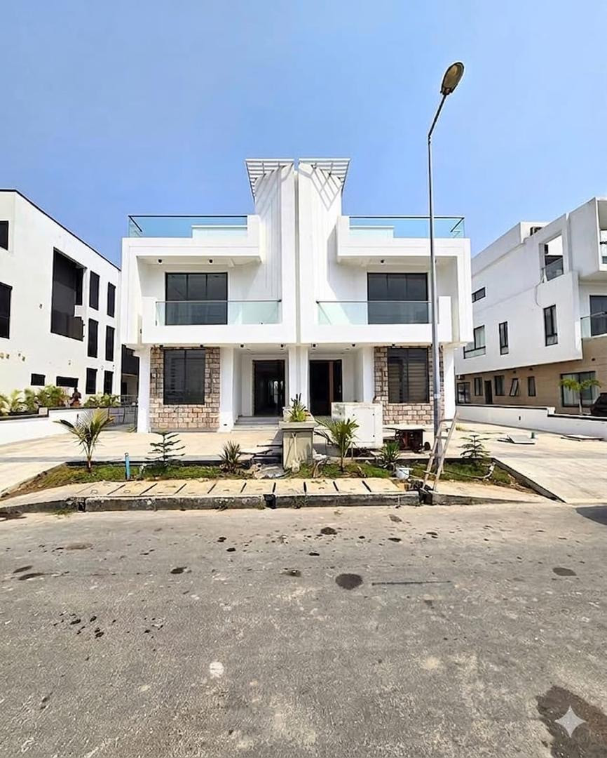 Luxurious 5 bedroom semi detached duplex with bq, pool, cinema, elevator and rooftop terrace 