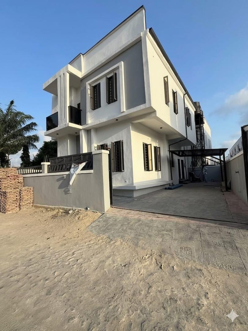 Luxurious 5 bedroom fully detached duplex with bq 