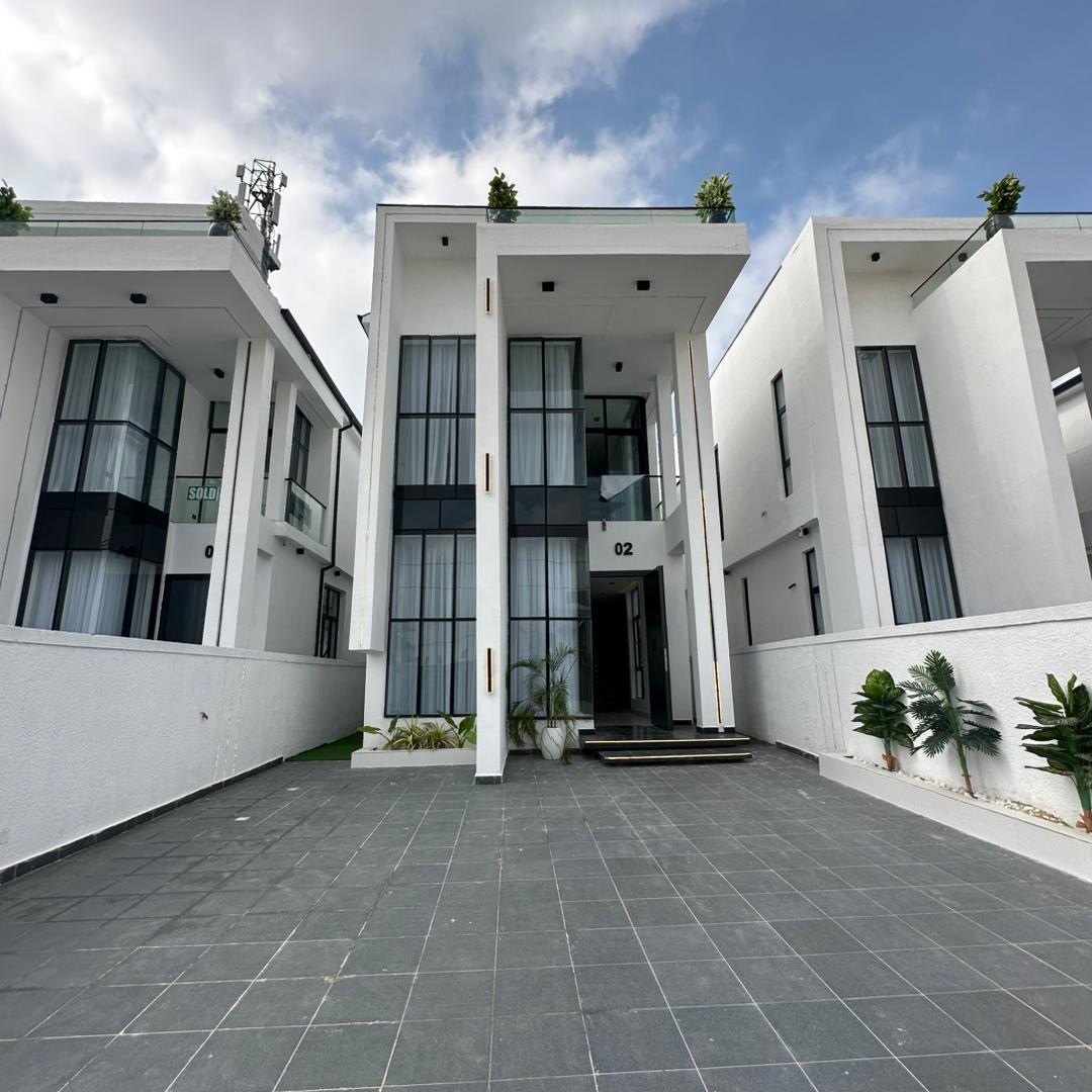 5 bedroom fully detached duplex with bq, swimming pool and a fully furnished kitchen 