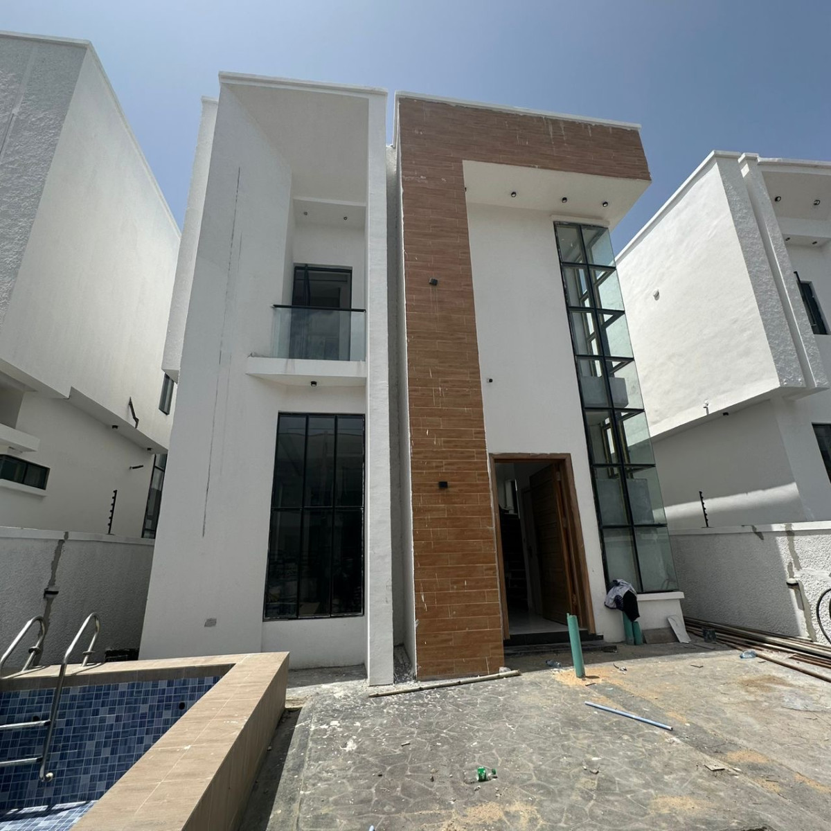 Luxurious 4 bedroom fully detached duplex with bq and swimming pool 