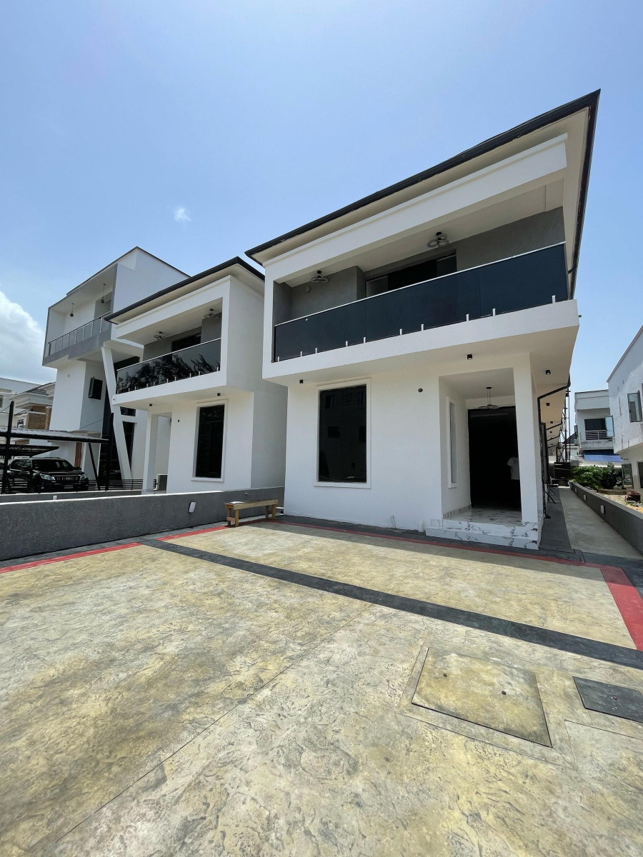 5 bedroom semi detached duplex with Bq and a swimming pool 