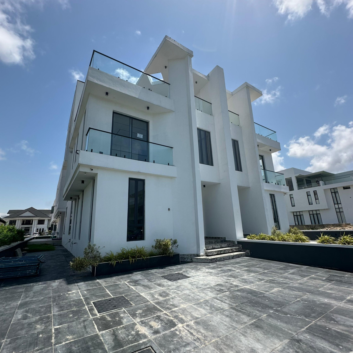 5 bedroom semi detached duplex with bq, swimming pool , fully furnished kitchen and a rooftop terrace 