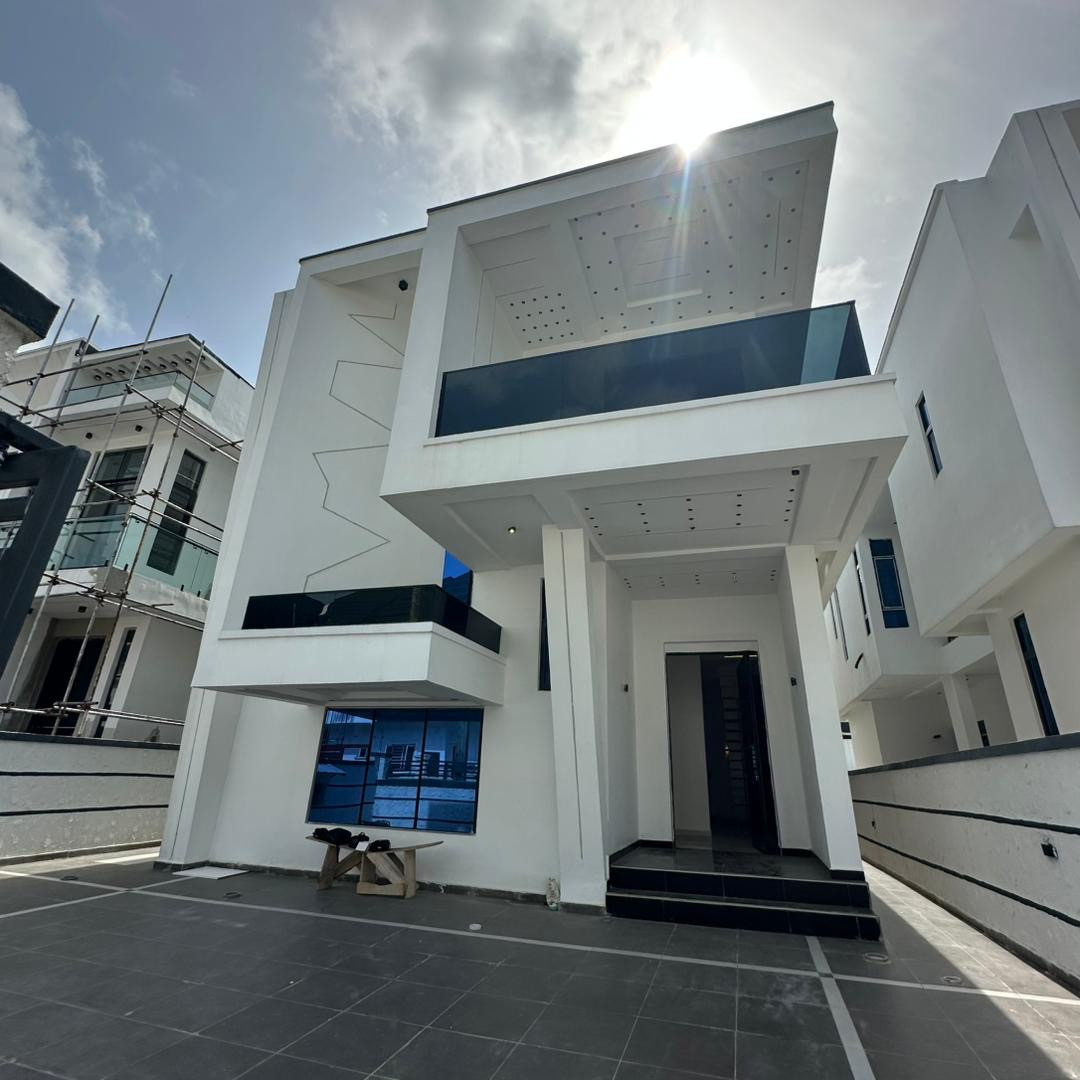 Luxurious 5 bedroom fully detached duplex with bq and a swimming pool 