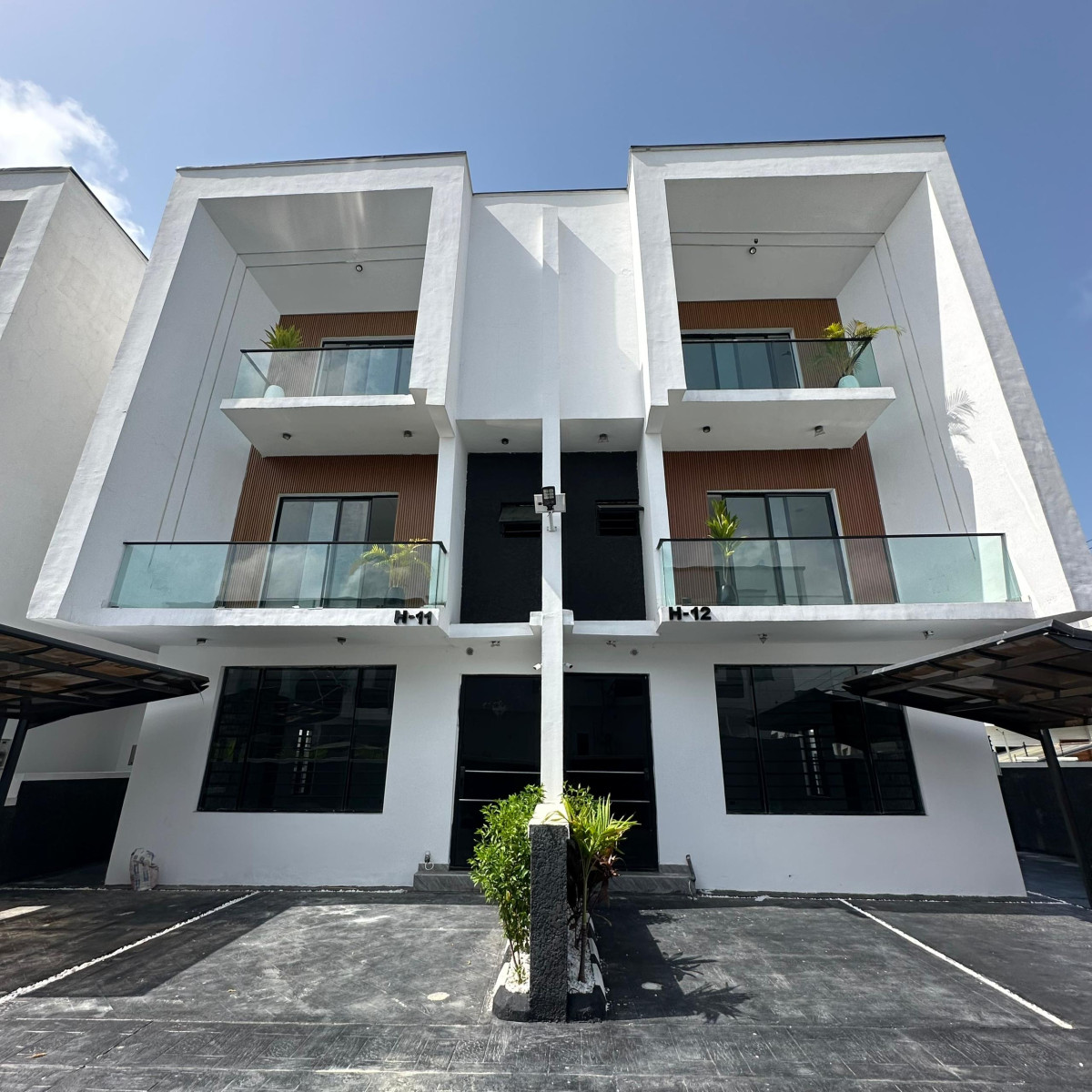 4 bedroom semi detached duplex with bq 