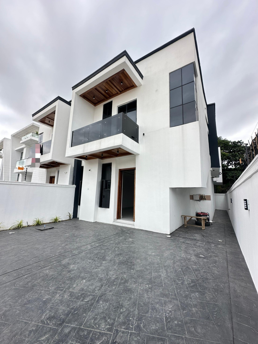 4 bedroom semi detached duplex with bq 