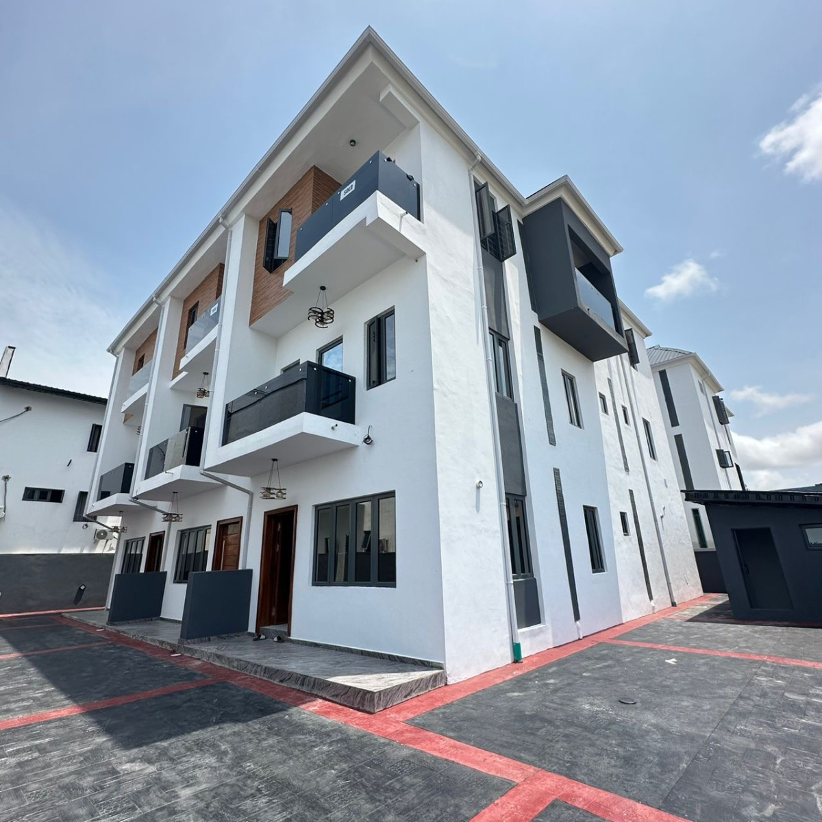 Spacious 4 bedroom terrace duplex with bq 
