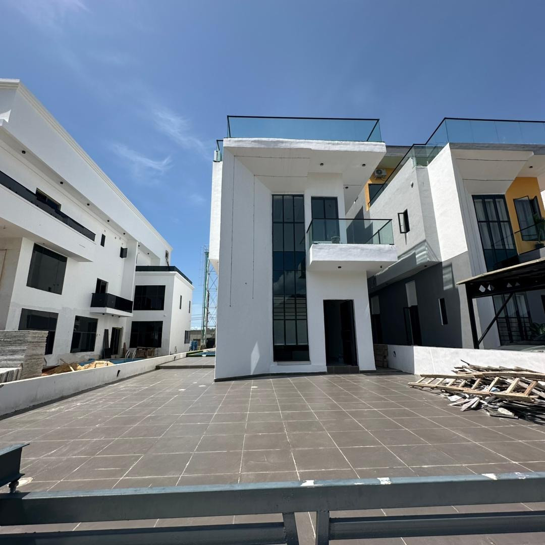 Luxurious 5 bedroom fully detached duplex with bq, swimming pool, cinema, estate football field, lawn tennis courts, lounge and children playground 