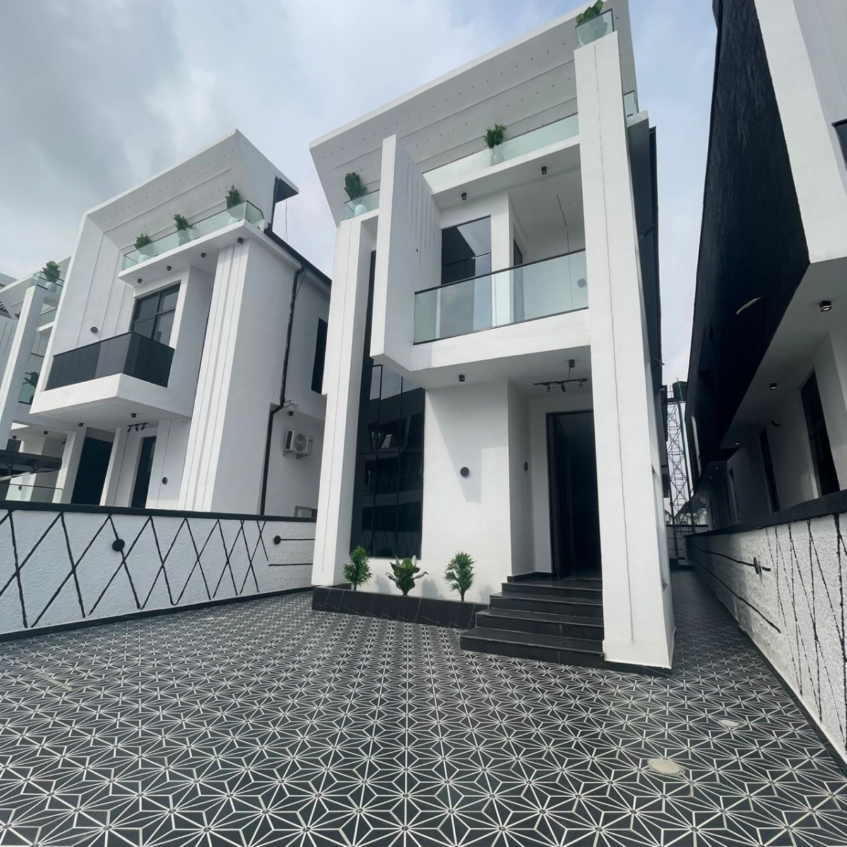 Exquisitely finished luxury 5 bedroom fully detached duplex with bq and a swimming pool 