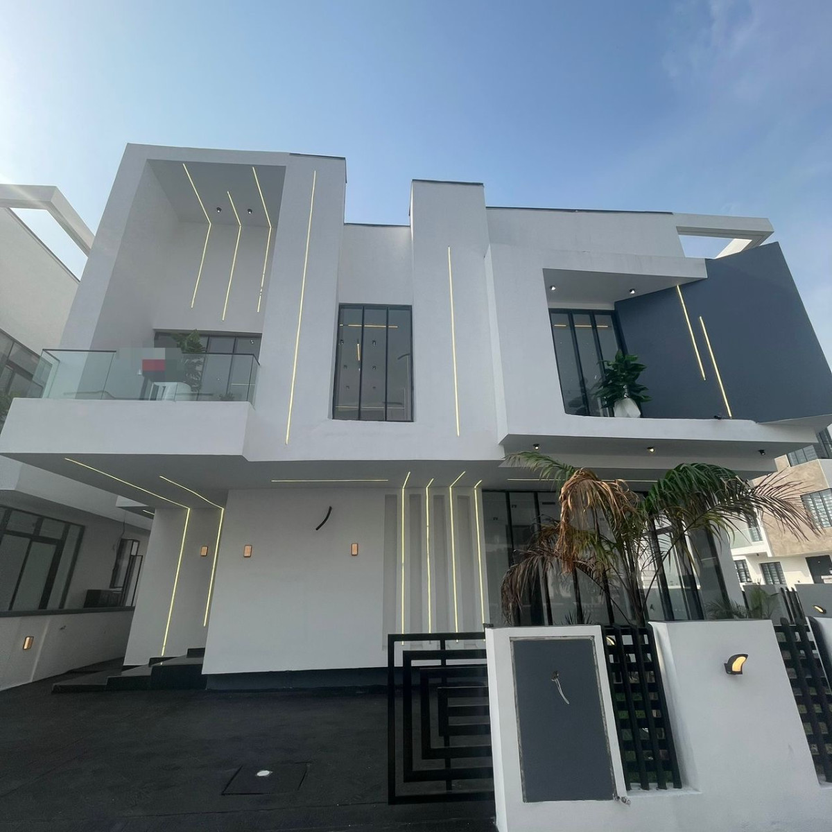 Exquisitely finished luxury 5 bedroom fully detached duplex with bq and a Gazebo 