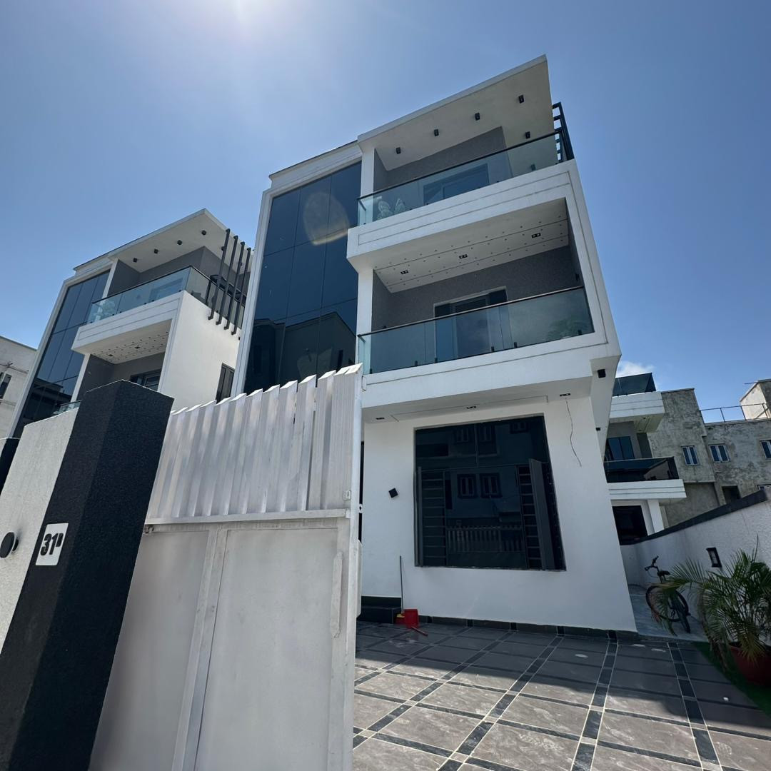 Secondary sale 5 bedroom fully detached duplex 