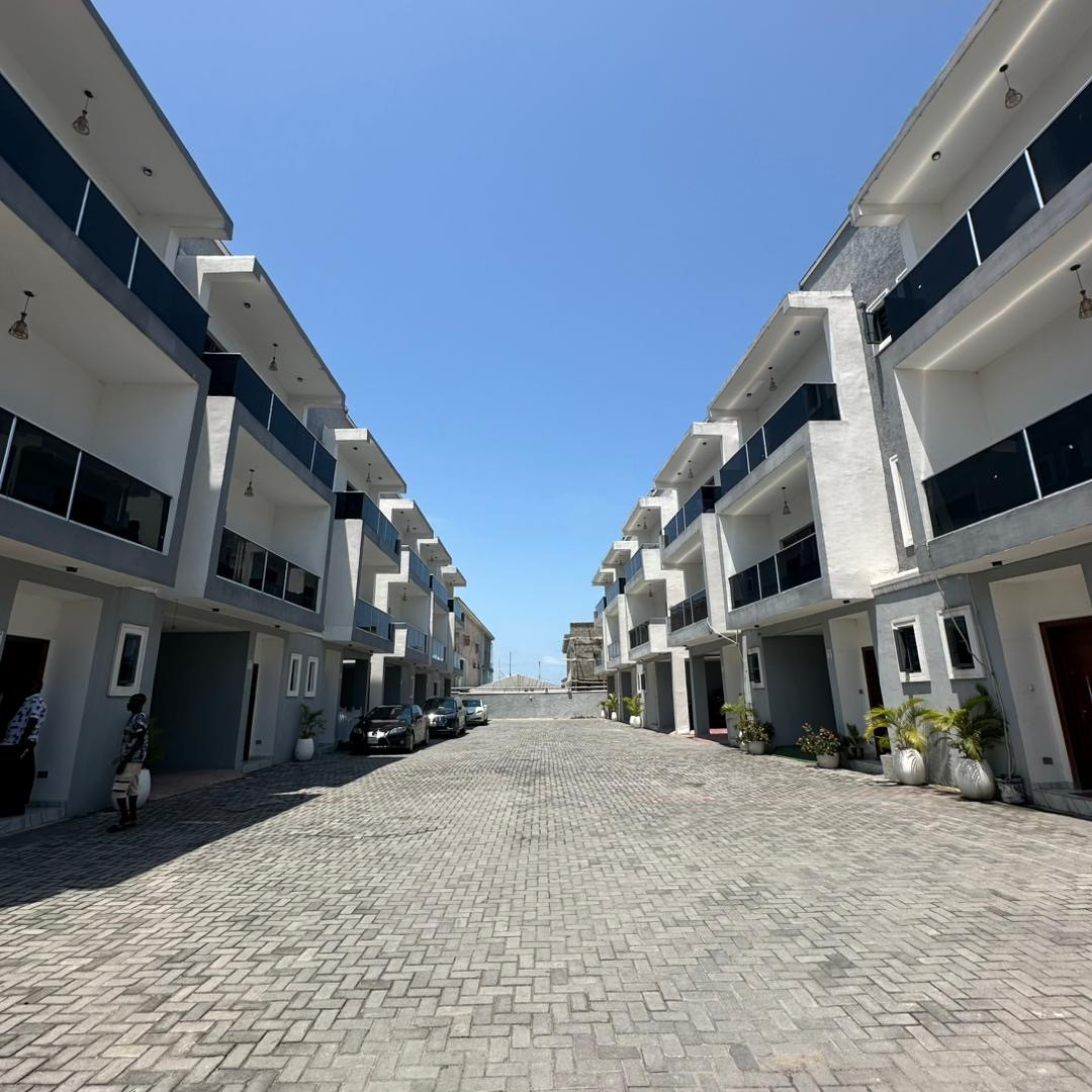 Luxurious 4 bedroom terrace duplex with bq 
