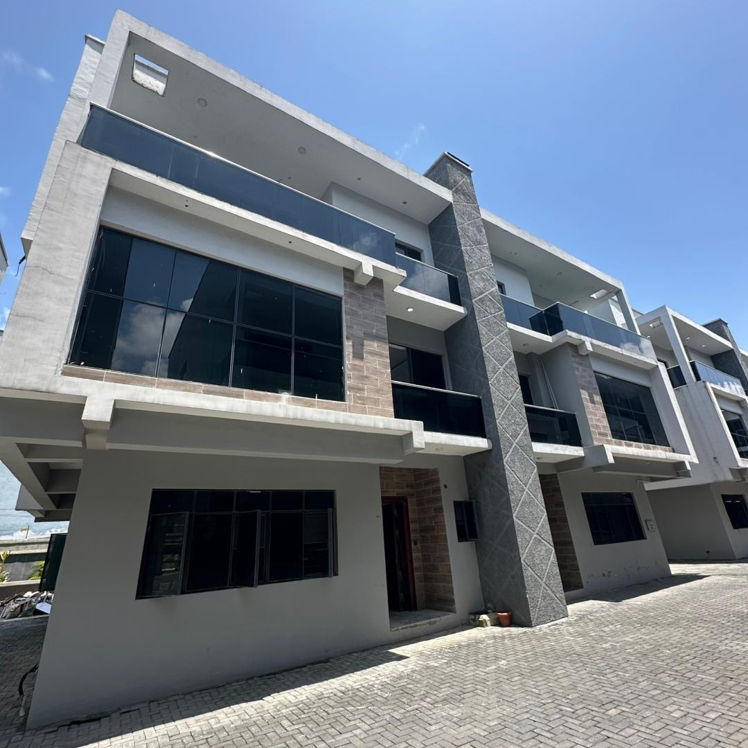 Luxurious 5 bedroom semi detached duplex with bq, swimming pool, gym, and a playground 