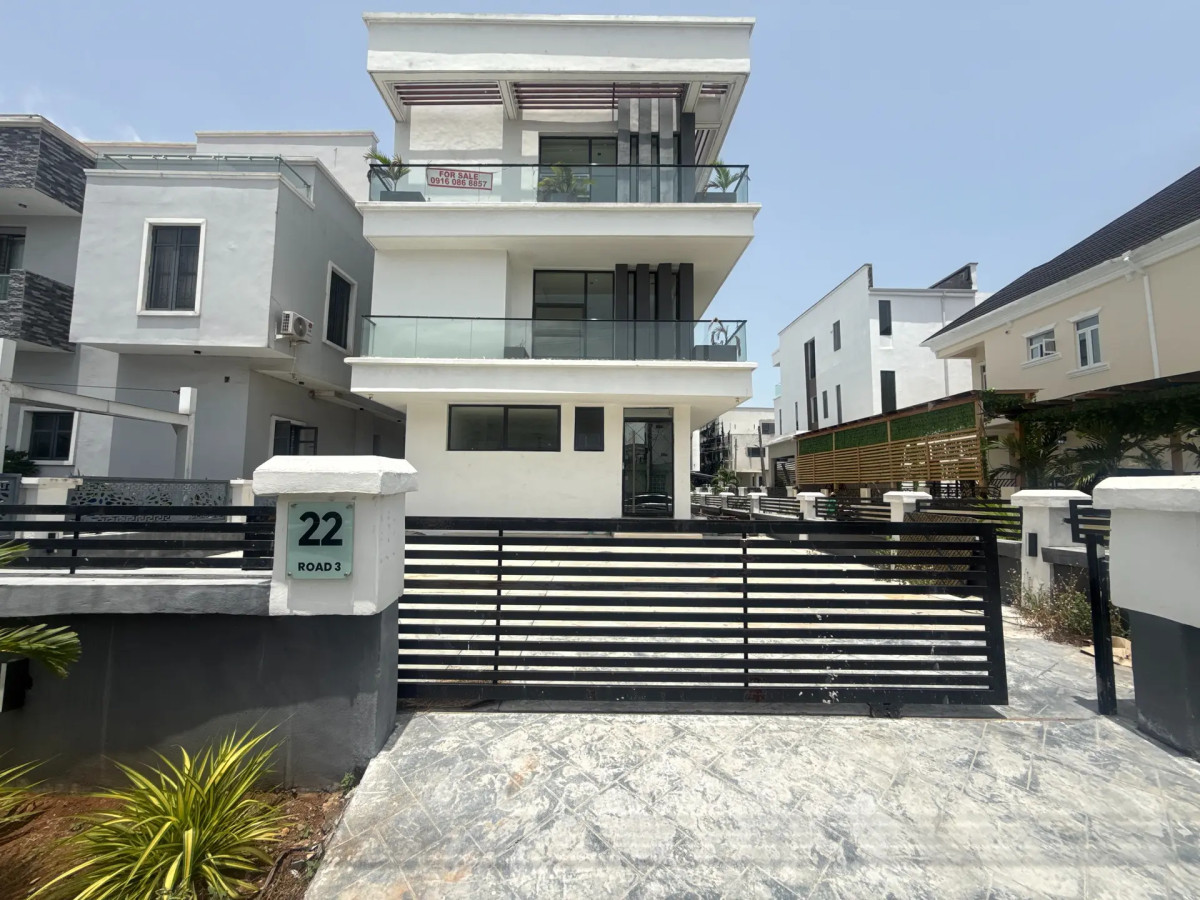 Luxurious 4 bedroom fully detached duplex with bq, and cinema 
